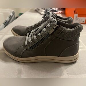 Womens Clarks Breeze Glide Bootie, Grey, Size 6W